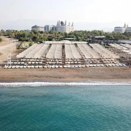 Lrs Akadia Luxury (adults Only) Side